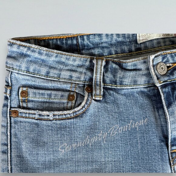 Levis 515 Loose Fit Wedgie Boot Cut Faded Distressed Light Wash Blue Jeans Sz 6 - Picture 9 of 15